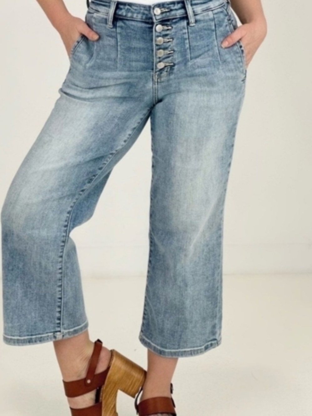 Judy Blue High-Rise Wide Crop Jeans in Light Blue, SZ 14W, EUC